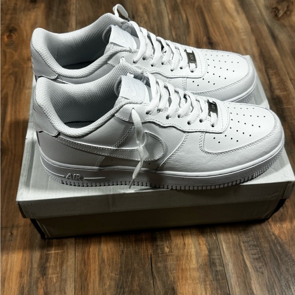 Nike Air Force 1 - Picture 2 of 5